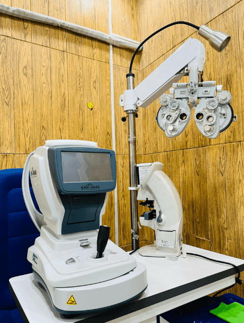 The SRK-8848 auto ref-keratometer, with the phoropter mounted on the wall behind it